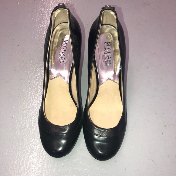 Michael Kors Shoes - Michael Kors Round Toe Professional Pumps Like New